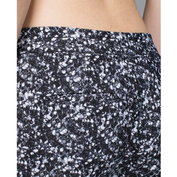 Lululemon Jet Crop Shimmy Shimmer Black White Pants Size 4 - Picture 7 of 12